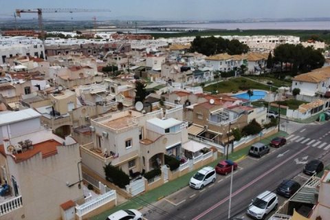 Radhus till salu Torrevieja, Alicante, Spanien 3 sovrum, 85 kvm. Nr. 139970 - foto 6
