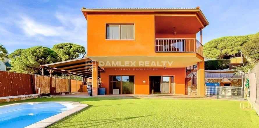 Villa à Lloret de Mar, Girona, Espagne 4 chambres, 240 m2 No. 177222