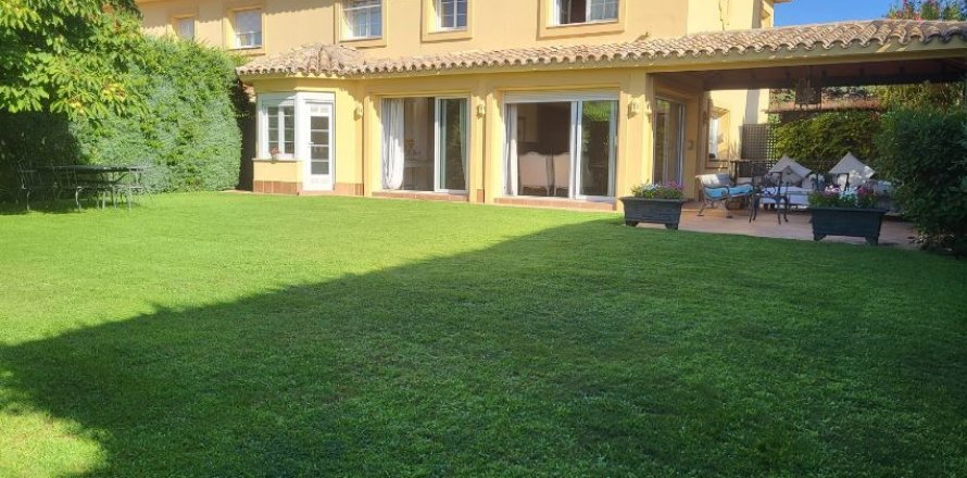 Villa Madrid, Spanien 5 Schlafzimmer, 450 m2 Nr. 63078