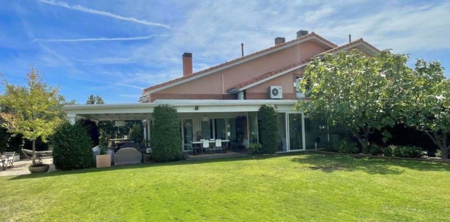 Villa Madrid, España 5 dormitorios, 441 m2 No. 63076