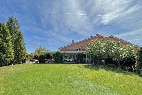 Villa en venta Madrid, España 5 dormitorios, 441 m2 No. 63076 - foto 2