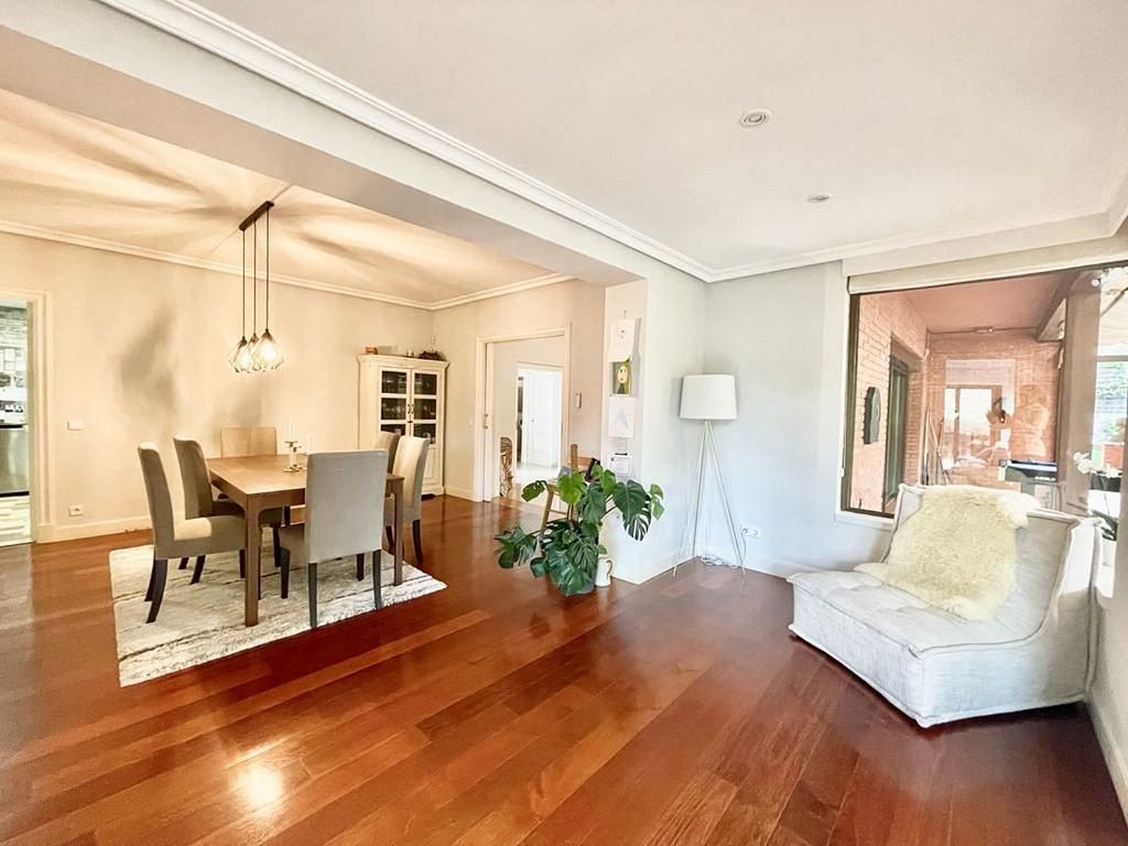 Willa w Madrid, Hiszpania 5 sypialni, 440 mkw. nr 63079