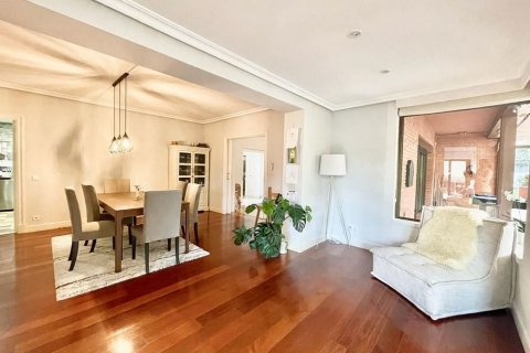 Villa in vendita Madrid, Spagna 5 camere da letto, 440 mq. N° 63079 - foto 4