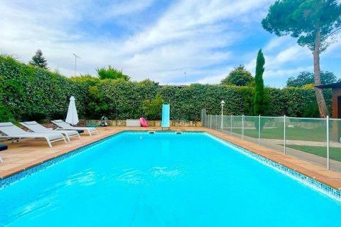 Villa in vendita Madrid, Spagna 5 camere da letto, 440 mq. N° 63079 - foto 1