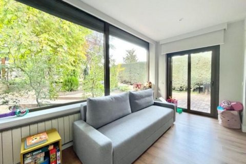 Villa in vendita Madrid, Spagna 5 camere da letto, 440 mq. N° 63079 - foto 3