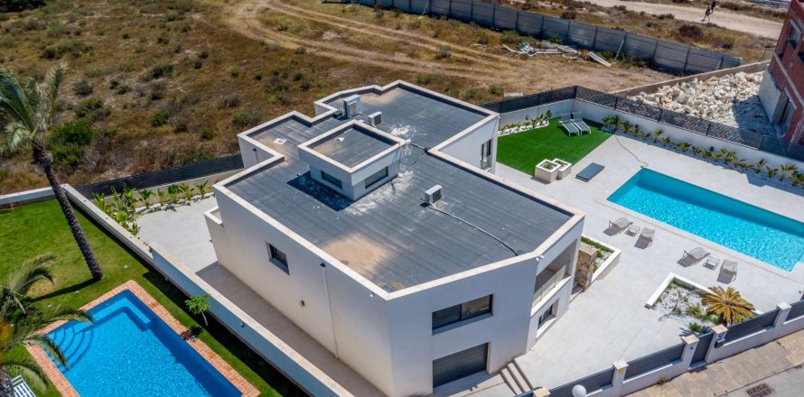 Villa La Veleta, Alicante, Spain 5 bedrooms, 200 sq.m. No. 139349