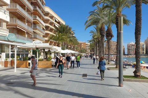 Lägenhet till salu Torrevieja, Alicante, Spanien 3 sovrum, 128 kvm. Nr. 139354 - foto 16