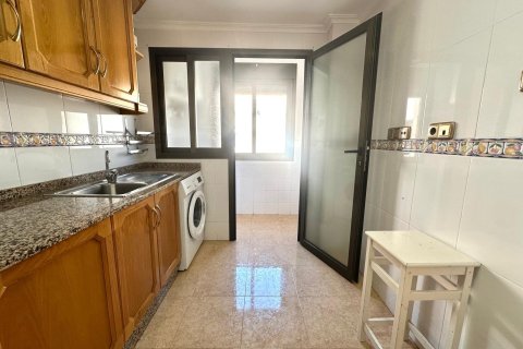 Lägenhet till salu Torrevieja, Alicante, Spanien 4 sovrum, 130 kvm. Nr. 139353 - foto 11