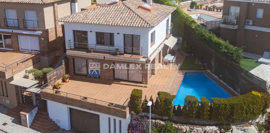 House à Lloret de Mar, Girona, Espagne 3 chambres, 377 m2 No. 177084