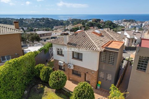 House à vendre à Lloret de Mar, Girona, Espagne, 3 chambres, 377 m2 No. 177084 - photo 2