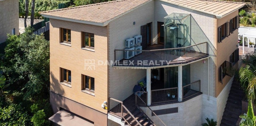 House à Lloret de Mar, Girona, Espagne 5 chambres, 363 m2 No. 177086