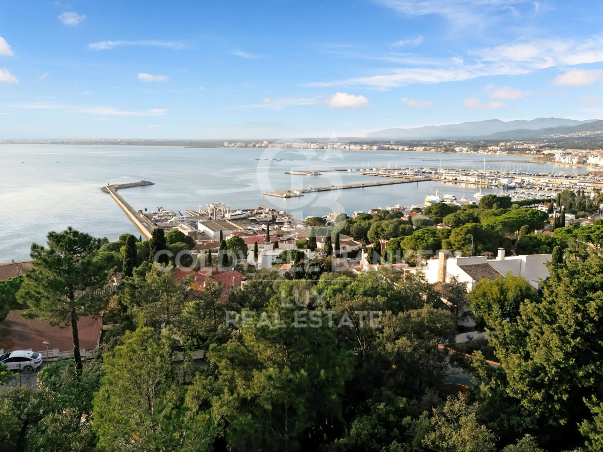 Tontti Roses, Girona, Espanja 1232 m2 No. 179182