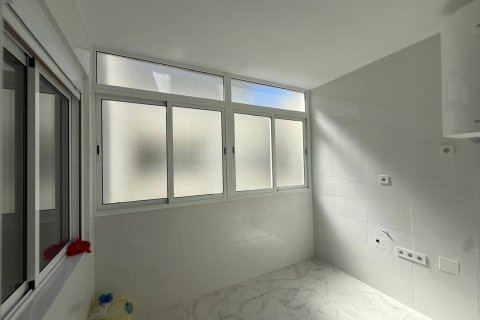Apartamento en venta en Torrevieja, Alicante, España 3 dormitorios, No. 189561 - foto 7