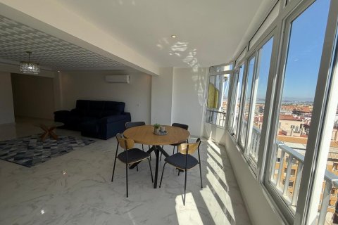 Apartamento en venta en Torrevieja, Alicante, España 3 dormitorios, No. 189561 - foto 12