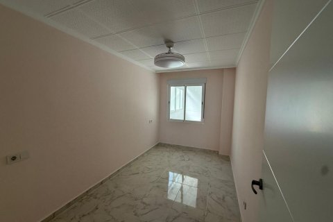 Apartamento en venta en Torrevieja, Alicante, España 3 dormitorios, No. 189561 - foto 8