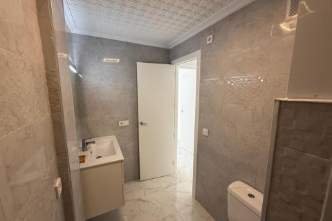 Apartamento en venta en Torrevieja, Alicante, España 3 dormitorios, No. 189561 - foto 5