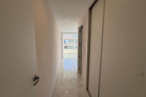 Apartamento en venta en Torrevieja, Alicante, España 3 dormitorios, No. 189561 - foto 2