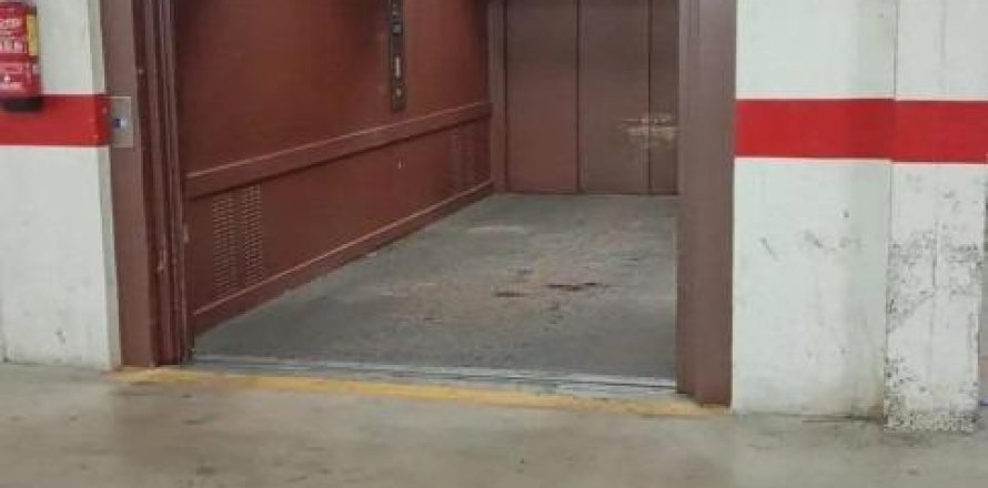 Garage à Torrevieja, Alicante, Espagne 12 m2 No. 192444