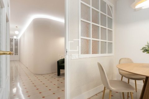 Apartment for sale in Barcelona, Spain 3 bedrooms, 115 sq.m. No. 150980 - photo 18