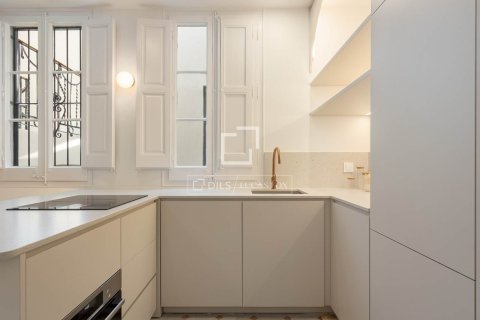 Apartment for sale in Barcelona, Spain 3 bedrooms, 115 sq.m. No. 150980 - photo 12