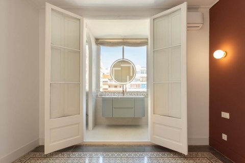 Apartment for sale in Barcelona, Spain 3 bedrooms, 115 sq.m. No. 150980 - photo 24