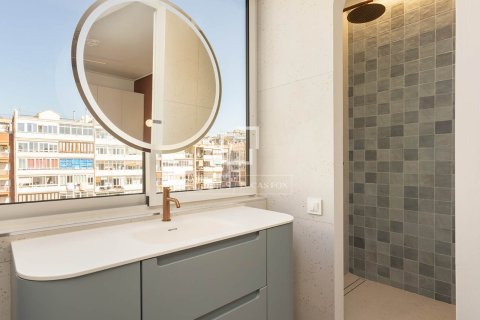 Apartment for sale in Barcelona, Spain 3 bedrooms, 115 sq.m. No. 150980 - photo 26