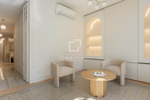 Apartment for sale in Barcelona, Spain 3 bedrooms, 115 sq.m. No. 150980 - photo 9