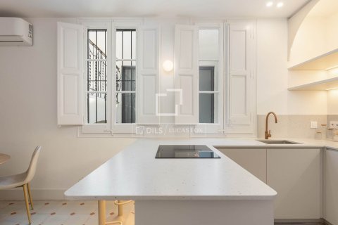 Apartment for sale in Barcelona, Spain 3 bedrooms, 115 sq.m. No. 150980 - photo 14