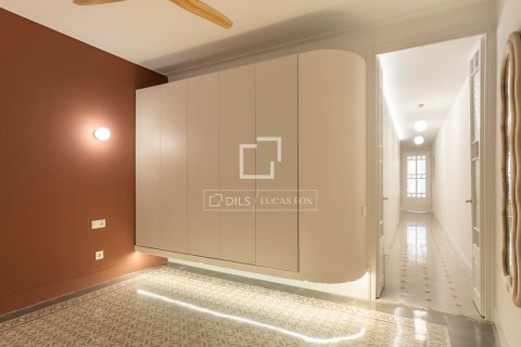 Apartment for sale in Barcelona, Spain 3 bedrooms, 115 sq.m. No. 150980 - photo 20