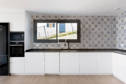 Villa till salu i Arenys de Mar, Barcelona, Spanien 4 sovrum, 320 kvm. Nr. 150982 - foto 15