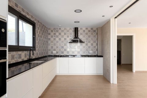 Villa till salu i Arenys de Mar, Barcelona, Spanien 4 sovrum, 320 kvm. Nr. 150982 - foto 12