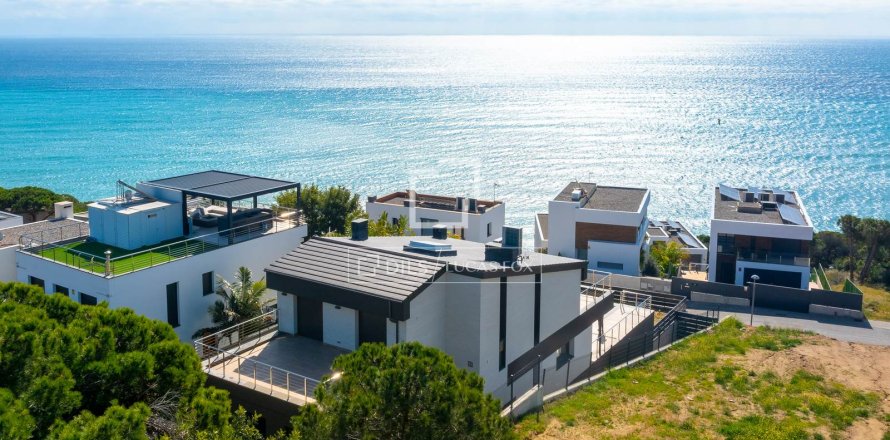 Villa i Arenys de Mar, Barcelona, Spanien 4 sovrum, 320 kvm. Nr. 150982