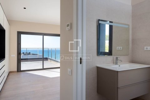 Villa till salu i Arenys de Mar, Barcelona, Spanien 4 sovrum, 320 kvm. Nr. 150982 - foto 24
