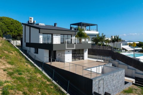 Villa till salu i Arenys de Mar, Barcelona, Spanien 4 sovrum, 320 kvm. Nr. 150982 - foto 3