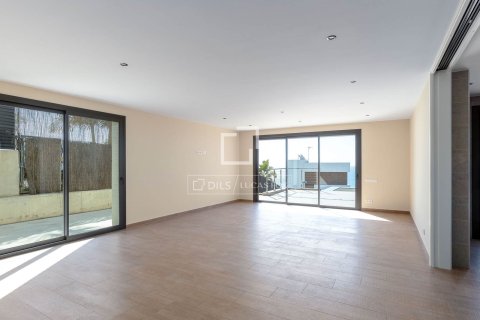 Villa till salu i Arenys de Mar, Barcelona, Spanien 4 sovrum, 320 kvm. Nr. 150982 - foto 16