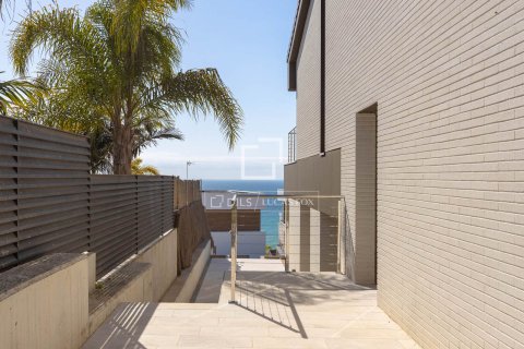 Villa till salu i Arenys de Mar, Barcelona, Spanien 4 sovrum, 320 kvm. Nr. 150982 - foto 7