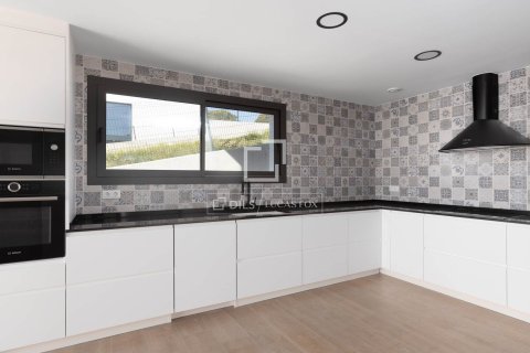 Villa till salu i Arenys de Mar, Barcelona, Spanien 4 sovrum, 320 kvm. Nr. 150982 - foto 13