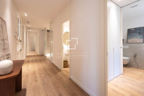 Apartament w Barcelona, Hiszpania 2 sypialnie, 122 mkw. nr 150981 – zdjęcie 24