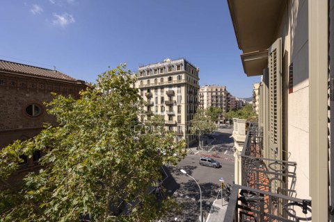 Apartament w Barcelona, Hiszpania 2 sypialnie, 122 mkw. nr 150981 – zdjęcie 27