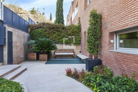 Villa for rent in Barcelona, Spain 6 bedrooms, 678 sq.m. No. 166322 - photo 20