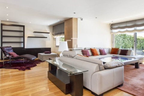 Villa for rent in Barcelona, Spain 6 bedrooms, 678 sq.m. No. 166322 - photo 21