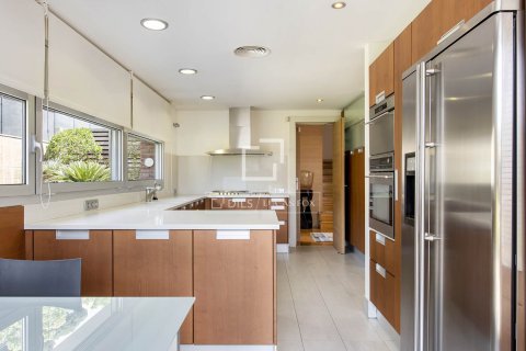 Villa for rent in Barcelona, Spain 6 bedrooms, 678 sq.m. No. 166322 - photo 25