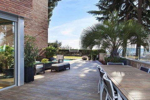 Villa for rent in Barcelona, Spain 6 bedrooms, 678 sq.m. No. 166322 - photo 9