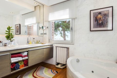 Villa for rent in Barcelona, Spain 6 bedrooms, 678 sq.m. No. 166322 - photo 13