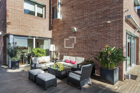 Villa for rent in Barcelona, Spain 6 bedrooms, 678 sq.m. No. 166322 - photo 15