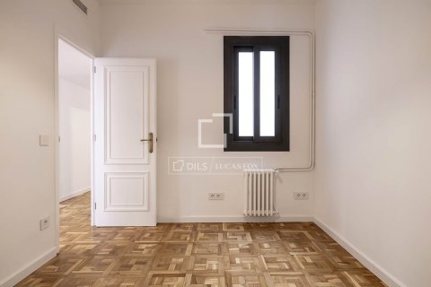 Dzīvoklis īrēšanai Barcelona, Spānijā 4 istabas, 168 m2 Nr. 166325 - attēls 22