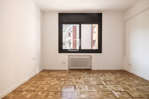 Dzīvoklis īrēšanai Barcelona, Spānijā 4 istabas, 168 m2 Nr. 166325 - attēls 24