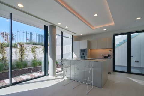 Huoneisto myytävänä Estepona, Malaga, Espanja, 3 makuuhuonetta, 232.77 m2 No. 174217 - kuva 10