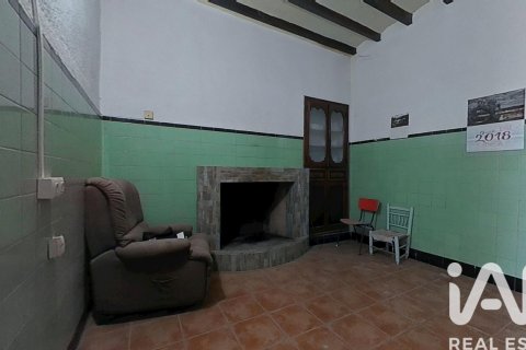 House for sale in Atzeneta del Maestrat, Castellon, Spain 5 bedrooms, 212 sq.m. No. 185426 - photo 3