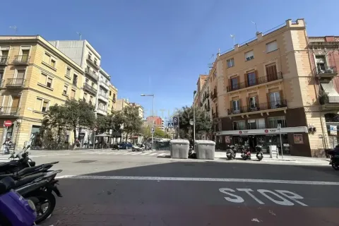 Retail store for sale in Barcelona, Spain 194 sq.m. No. 167236 - photo 2